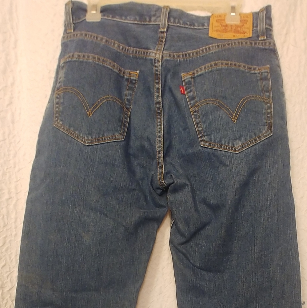 Men's 32 x 32 nearly new levi's. Relaxed fit straight leg